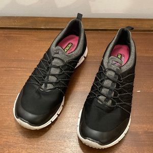 Skechers memory foam sneakers, size 9. Black
